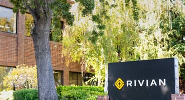 Azioni Rivian in calo nonostante le alte prenotazioni di EV: come mai?