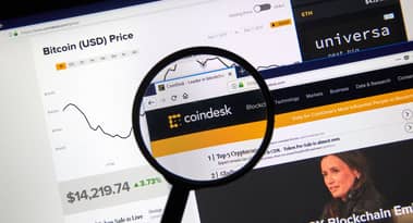 Il proprietario di CoinDesk vince SoftBank e Alphabet come investitori