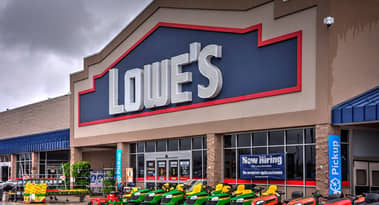 Le previsioni di Lowe mentre il CEO elogia le tendenze macro-immobiliari dopo il Q3