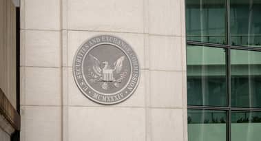 SEC-Kommissarin: DeFi muss Transparenz und Anonymität gewährleisten