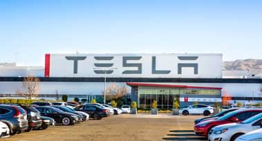 TSLA تشهد ارتفاعًا على الرغم من انخفاض توقعات التسليم، وإليكم السبب