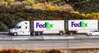 FedEx sale dopo forti utili e piano di riacquisto azioni: dove comprare