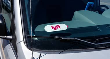 Lyft, buoni risultati Q4: "Preferiamo Uber a Lyft"