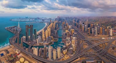 Rapporto: I russi liquidano le criptovalute negli Emirati Arabi Uniti