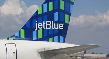 JetBlue stock price: golden cross pattern nears ahead of earnings