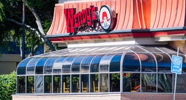 BMO Capital menurunkan taraf Wendy's kepada prestasi pasaran