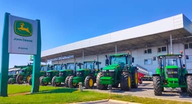 Deere riporta un forte secondo trimestre ma ridimensiona le previsioni