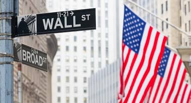 Soll man den US-Dollar vor einer historischen Zinserhöhung kaufen oder verkaufen?