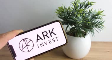 Cathie Wood is selling crypto stock and buying this social media one, why?