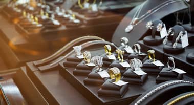 Signet Jewelers reports a 9.4% hit to revenue in fiscal Q1