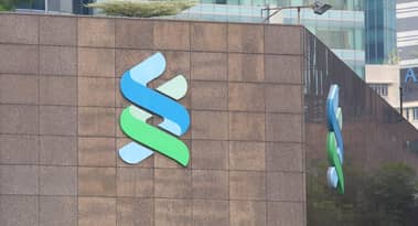 Standard Chartered senkt das Kursziel für Ethereum 2025 auf 4.000 US-Dollar und setzt gleichzeitig verstärkt auf Bitcoin.