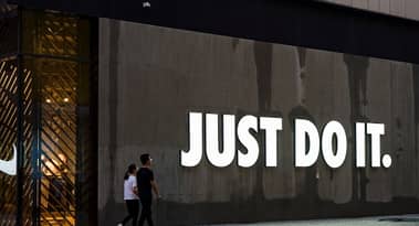 Elliott Hill returns to Nike: Markets rejoice, but what challenges does he face?