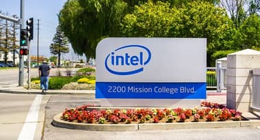 Intel CEO Pat Gelsinger addresses investor concerns amid stock plunge