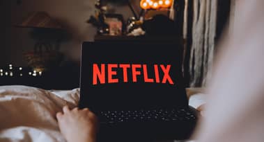 Hvorfor vurderer Netflix å satse helt kontant på WBD-eiendeler?
