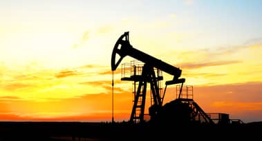 Oil prices stay volatile with potential for buyers on further declines