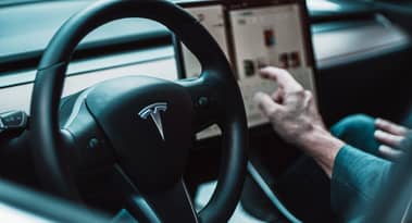 Musk says he won’t sell Tesla shares for two years: time to buy?