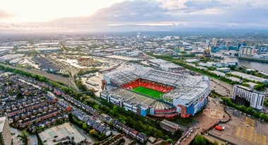 Sell Manchester United stock ahead of earnings. Here are the technical indicators