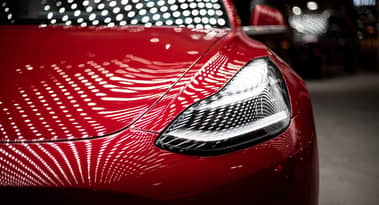 يتوقع Wedbush أن تصل قيمة Tesla السوقية إلى 1 تريليون دولار مرة أخرى: هل تشتري أم تنتظر؟