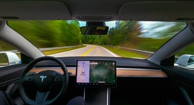 Warum sinkt der Aktienkurs von Tesla? 2023 beginnt mit -14%