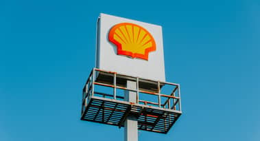 Shell share price forms double-top ahead of earnings