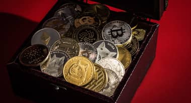 Silvergate Capital shares plunge nearly 50% amid crypto-related negativity