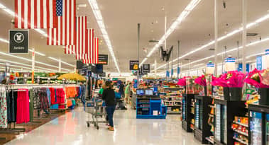 Walmart incassa più entrate di Apple e Home Depot messe insieme, ma avverte di tempi più difficili a venire