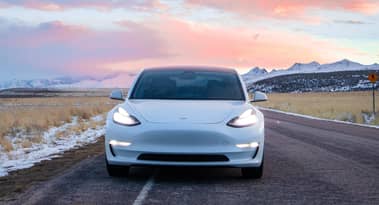 Elon Musk renforce l'attente pour l'événement Robotaxi avec un choix stratégique de lieu