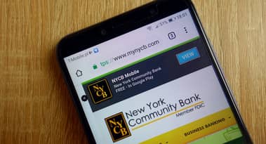 NYCB trims dividend further following a 7.0% decline in deposits