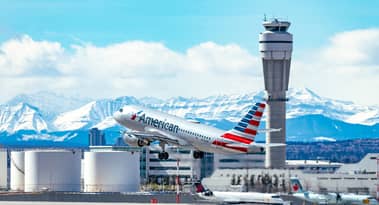 Should you buy American Airlines stock after its dull Q1 guidance?