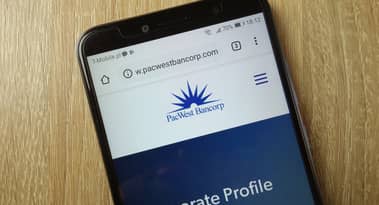 PacWest stock tanks again on a hit to deposits: buy the dip?