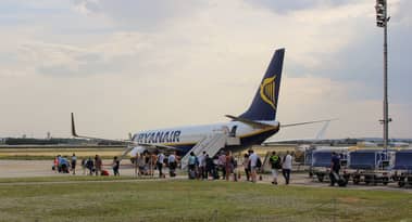 Ryanair vs IAG: Which is the better airline stock to buy?