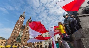 Polish zloty forecast after disappointing industrial production data