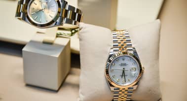 Rolex soi uudenvuoden aikana ja hinnat nousevat kullan nousun myötä