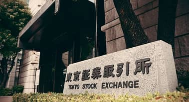 Should you buy the Japanese yen as foreign investors bet on the local stock market?