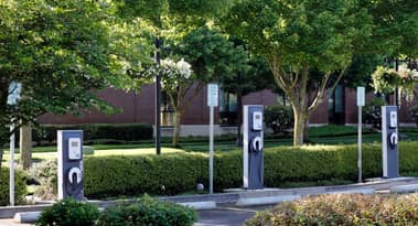 As ChargePoint (CHPT) stock plummets are EVGO and Blink good buys?