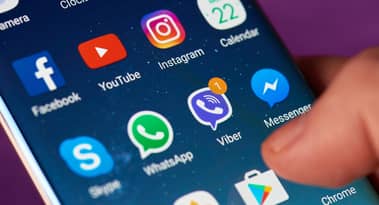 47% Britse tieners voelen zich onaantrekkelijk en 49% financieel ontoereikend, dankzij sociale media