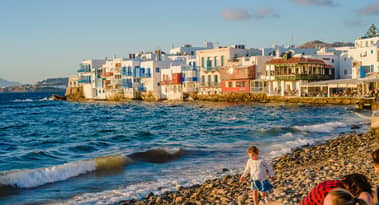 Turkish tourists flock to Greece amid skyrocketing inflation at home