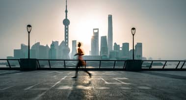 Chinas überraschende Zinssenkungen sollen die Wirtschaft angesichts verlangsamten Wachstums und Deflationsrisiken ankurbeln