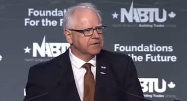 Wie viel ist Tim Walz, der von Kamala Harris gewählte Vizepräsident, wert?