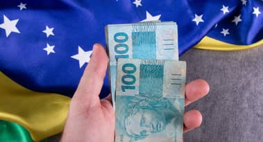 Brazilians drain savings for fourth straight year, central bank confirms