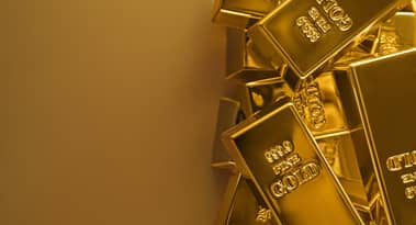 Gold rises on safe-haven demand as copper prices plunge in October
