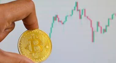Bitcoin strebt Ausbruch an; DOGE, POPCAT, SPX führen wöchentliche Gewinne an