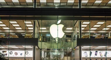 Apple stock price forecast: major concerns remain