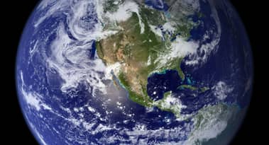 What is the IMF projecting about the global economies for 2024 and 2025?