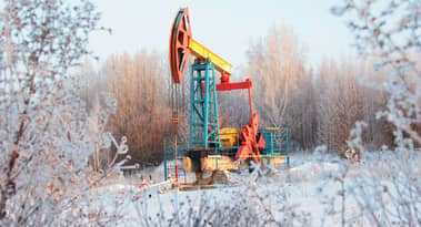 Oil struggles to break out; prices expected to trade in a narrow range ahead of OPEC meeting