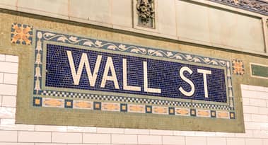Vanguard’s VIG ETF forms a rare death cross: is a deeper crash coming?