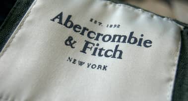 انخفاض أسهم شركة Abercrombie & Fitch على الرغم من مبيعات العطلات القياسية. اقرأ السبب