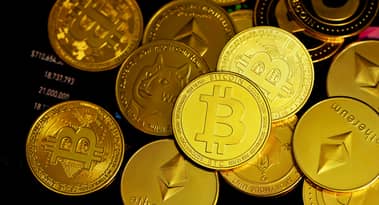 Bitcoin fällt auf 95.000 Dollar, Kryptomarkt rutscht ab; Ethereum, Solana und Meme-Coins stürzen ab