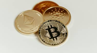 Ceny kryptowalut 17 marca: BTC po 83 000 dolarów, SOL spada o ponad 4%
