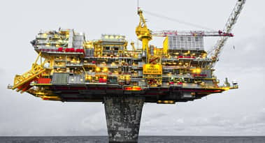 Le marché pétrolier perd son optimisme lié à la pause des taxes douanières, la faiblesse de la demande et la surproduction faisant chuter les prix